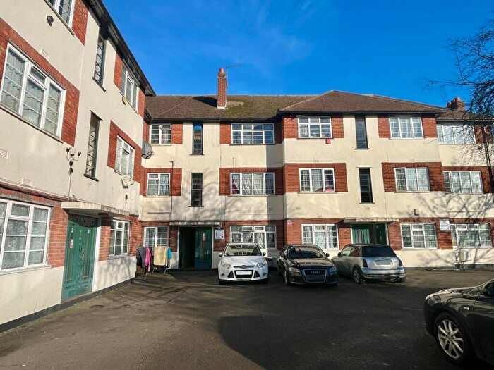 2 Bedroom Flat For Sale In Stanley Avenue, Wembley, Greater London, HA0