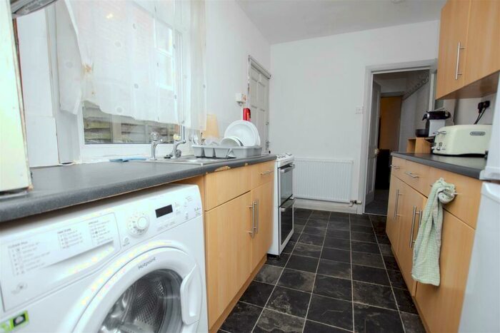 3 Bedroom House To Rent In Warwards Lane, Birmingham, B29