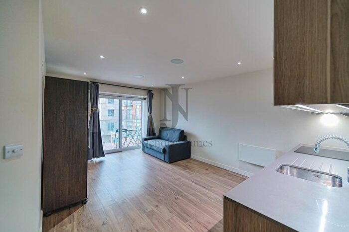 Flat To Rent In Chapman House, Aerodrome Road, London, NW9