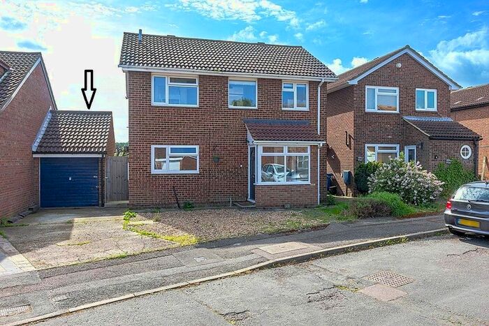4 Bedroom Detached House To Rent In Fallowfield, Sittingbourne, Kent, ME10
