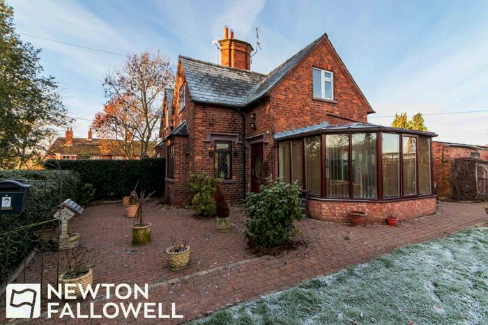 2 Bedroom Cottage For Sale In West Lodge, Babworth, DN22