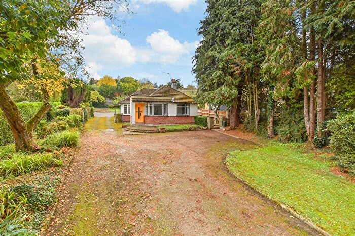 2 Bedroom Detached Bungalow For Sale In London Road, West Malling, Kent, ME19
