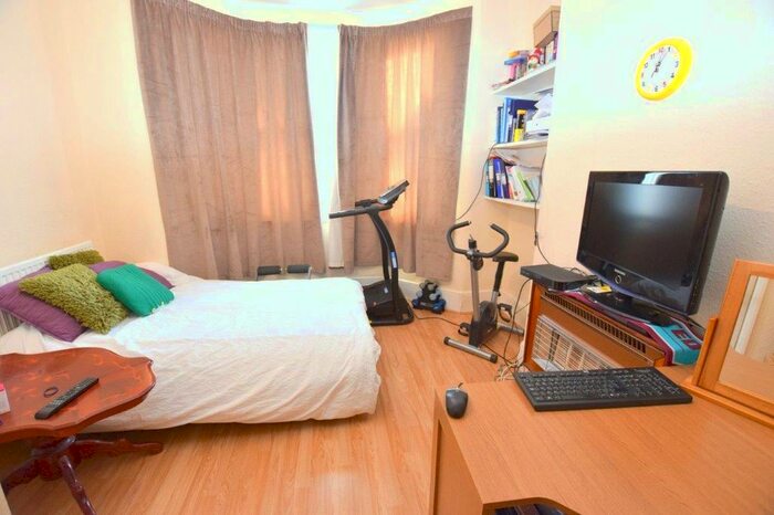 1 Bedroom Flat To Rent In Fifth Avenue, Manor Park, E12