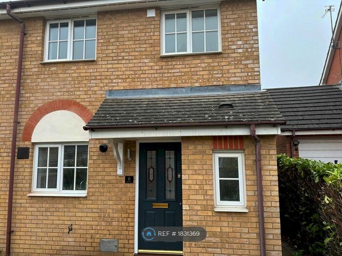 3 Bedroom Semi-Detached House To Rent In Easby Grove, Monkston, Milton Keynes, MK10