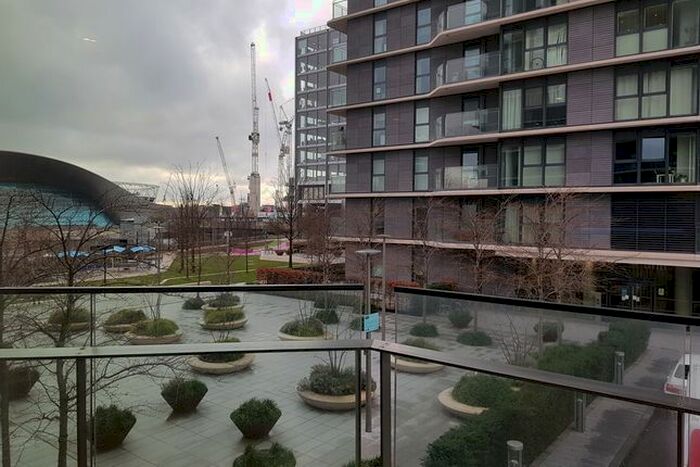 2 Bedroom Flat To Rent In Glasshouse Gardens, Stratford, E20