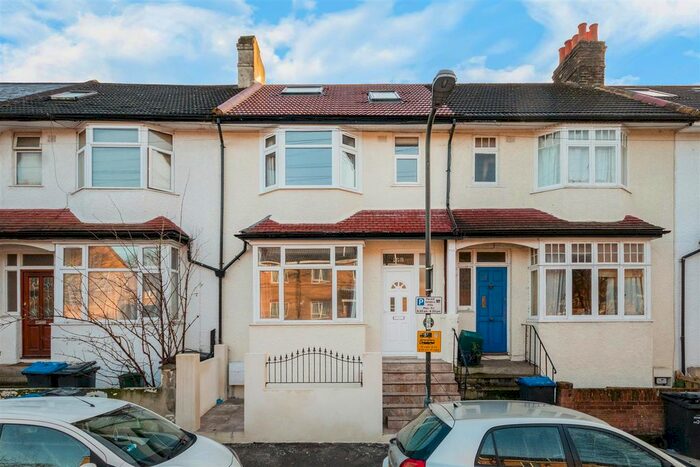 4 Bedroom Property To Rent In Boundary Road, Colliers Wood, London, SW19