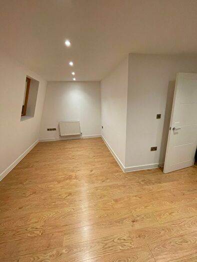1 Bedroom Flat To Rent In High Street, Hounslow, TW3