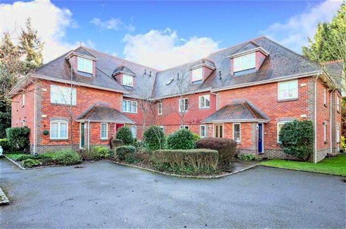 2 Bedroom Flat To Rent In Old Forest Road, Winnersh, Wokingham, RG41