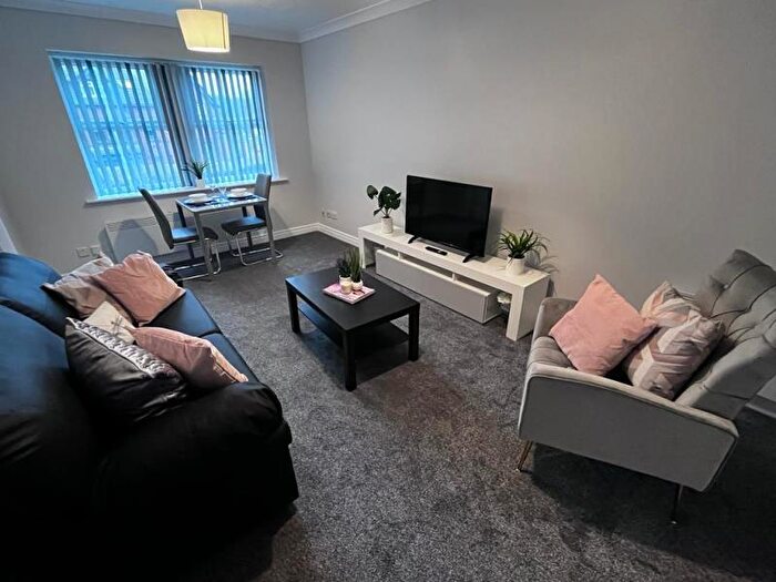 2 Bedroom Flat To Rent In The Cricketers, LS5