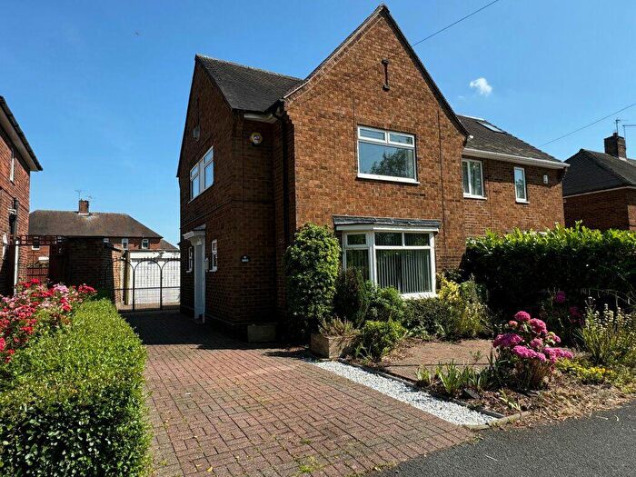 3 Bedroom Semi-Detached House To Rent In Wollaton Vale, Nottingham., NG8