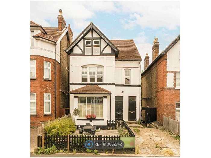 2 Bedroom Flat To Rent In Babington Road, London, SW16