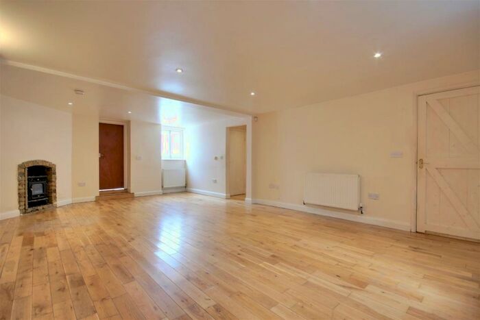 4 Bedroom End Of Terrace House To Rent In Cockfosters Road, Barnet, EN4