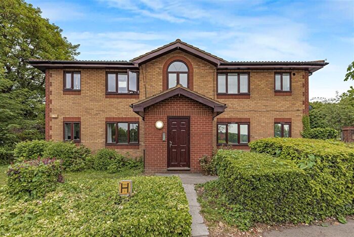 1 Bedroom Flat To Rent In Flat Oakley Court, Churchill Close, Dartford, DA1