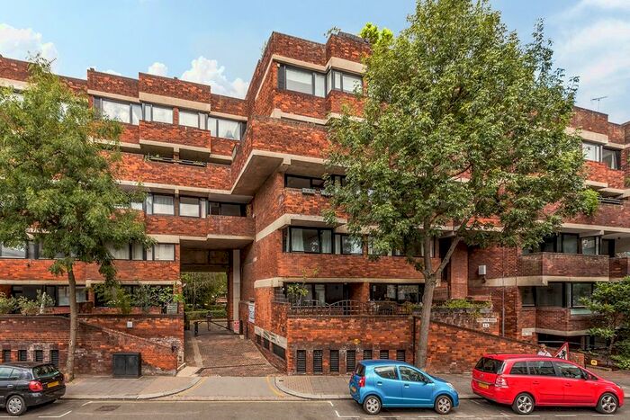 3 Bedroom Flat To Rent In Forsyth House, Tachbrook Street, Pimlico, London, SW1V