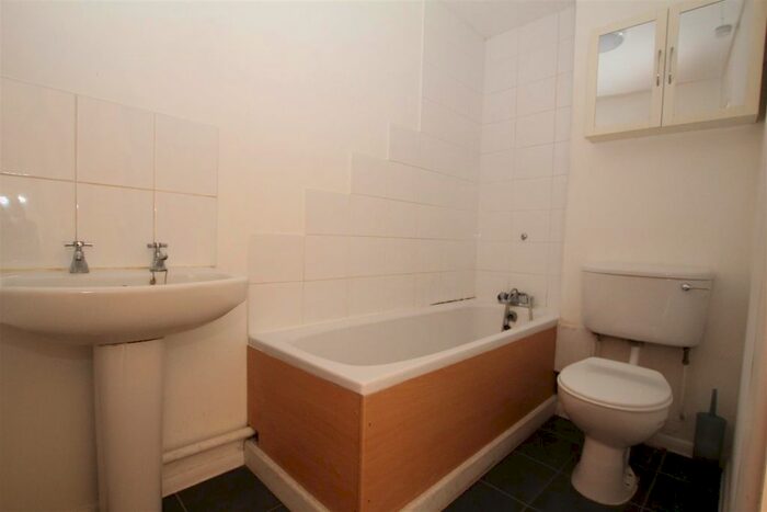 Studio To Rent In Linwood Crescent, Enfield, EN1