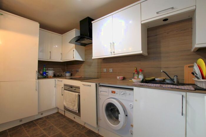 2 Bedroom Flat To Rent In Blackburn Way, Hounslow, TW4