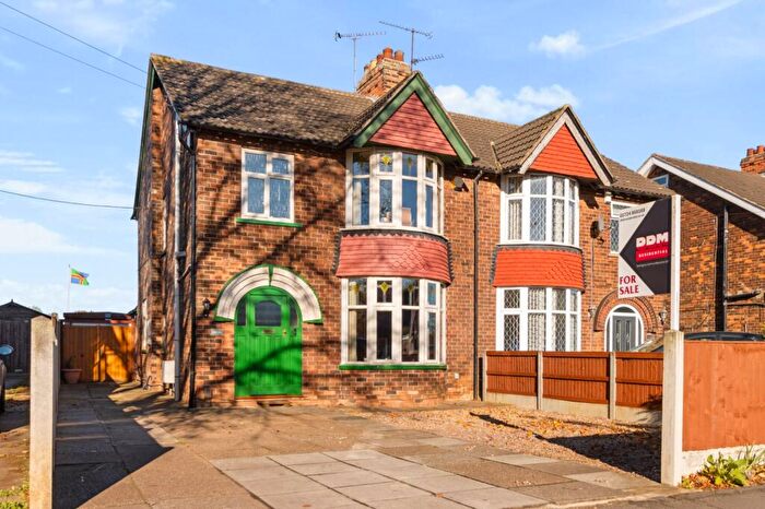 3 Bedroom Semi Detached House For Sale In Cliff Gardens, Scunthorpe, North Lincolnshire, DN15