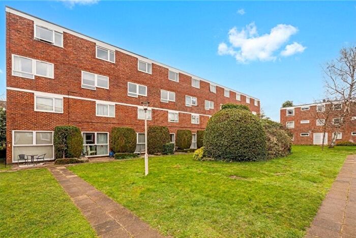 2 Bedroom Flat To Rent In Hersham Road, Walton-On-Thames, KT12