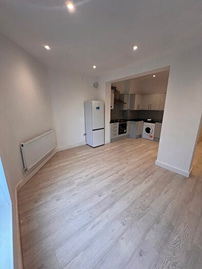 2 Bedroom Flat To Rent In Seagry Road, London, E11