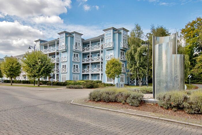 2 Bedroom Flat To Rent In Lambe Close, Snodland, Kent, ME6