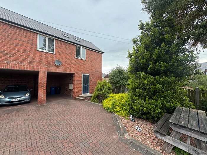 2 Bedroom End Of Terrace House To Rent In South Street North, New Whittington, Chesterfield, S43