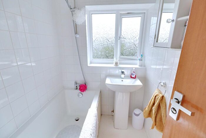 3 Bedroom Terraced House For Sale In Shannon Way, Aveley, RM15