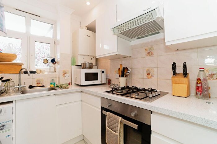 3 Bedroom Flat To Rent In Birch House, Tulse Hill, SW2