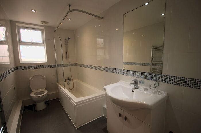 4 Bedroom Flat To Rent In Homerton High Street, Hackney, London, E9