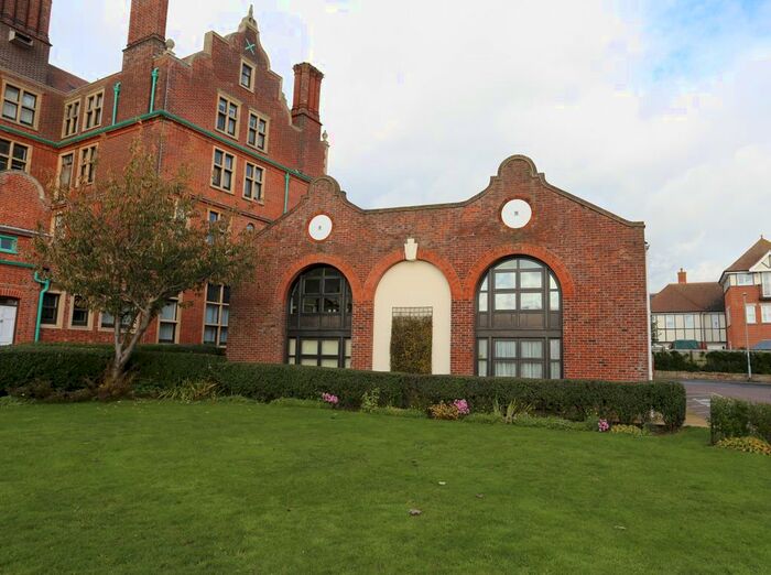 2 Bedroom Flat To Rent In Cobbold Road, Felixstowe, IP11