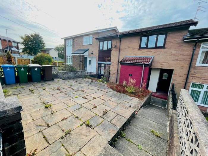 3 Bedroom Terraced House To Rent In Green Walk, Hyde, SK14