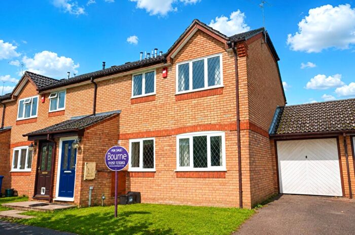 2 Bedroom Maisonette For Sale In Stockwood Way, Farnham, Surrey, GU9