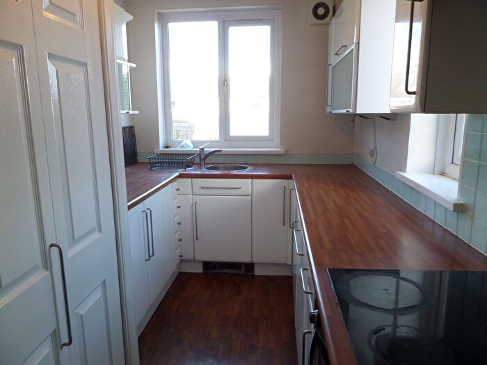 2 Bedroom Flat To Rent In Angelfield, Hounslow, TW3
