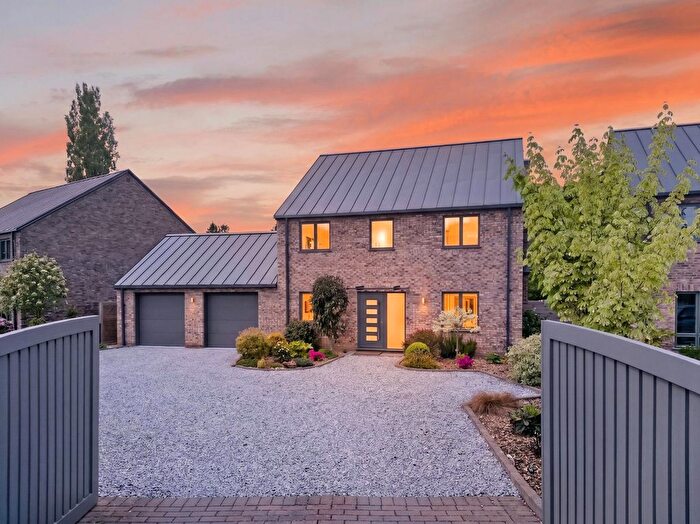 4 Bedroom Detached House For Sale In Holt Fleet Lane, Holt Heath, Worcester Worcestershire, WR6