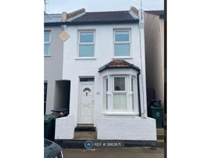 2 Bedroom Semi-Detached House To Rent In Hill House Road, Dartford, DA2