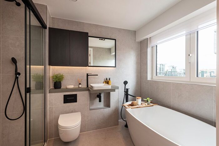 2 Bedroom Flat For Sale In Keybridge, Exchange Gardens, London, SW8 - Photo 12