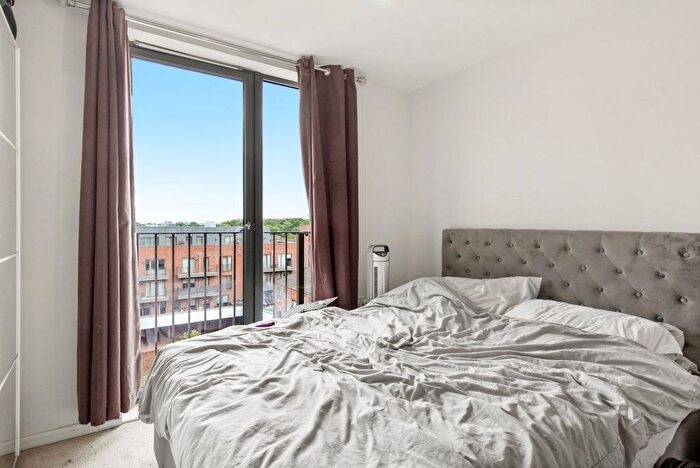 2 Bedroom Flat To Rent In Hastings Road, Canary Wharf, E16