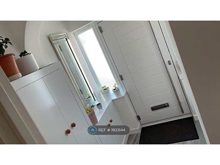 2 Bedroom Maisonette To Rent In Great Cambridge Road, Enfield, EN1