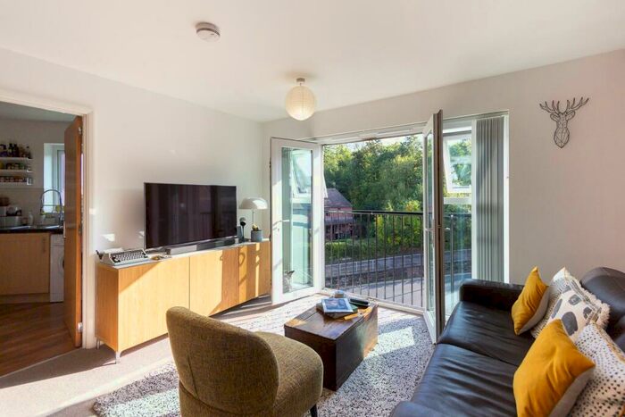 2 Bedroom Apartment To Rent In Gloucester Close, Redditch, B97