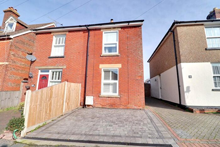 3 Bedroom Semi-Detached House For Sale In Jubilee Road, Waterlooville, PO7