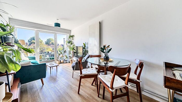 1 Bedroom Flat For Sale In Banstead Court, Westway, East Acton, W12