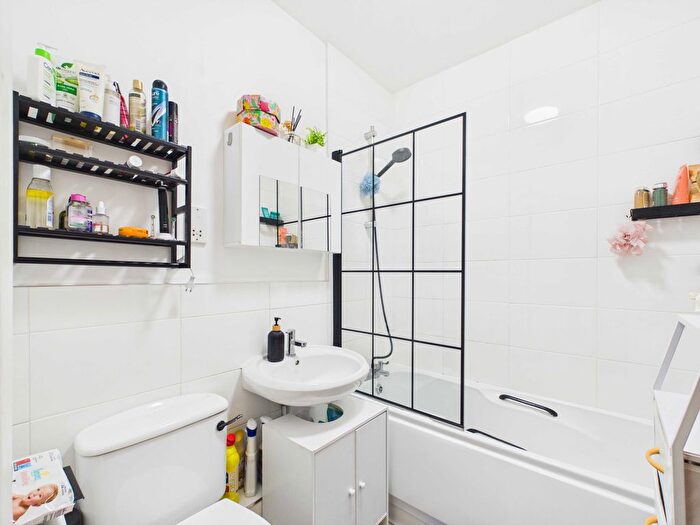 1 Bedroom Flat For Sale In Newington Causeway, Elephant And Castle, London, SE1