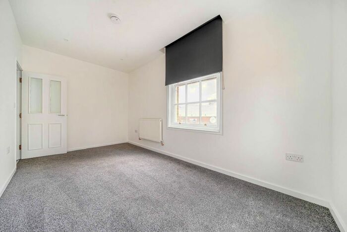 2 Bedroom Flat To Rent In King Street, Maidstone, ME14