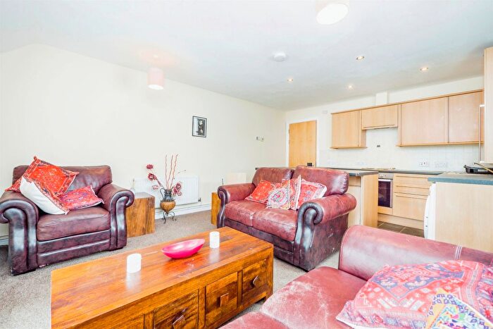 2 Bedroom Flat For Sale In Cathedral Road, Pontcanna, Cardiff, CF11