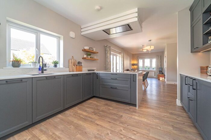 5 Bedroom Detached House For Sale In West Cairn View, Murieston, Livingston, EH54