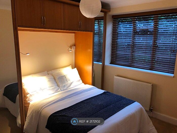 2 Bedroom Flat To Rent In Beverley Gate House, London, SW15