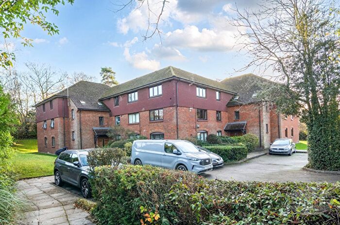 2 Bedroom Flat For Sale In Boxgrove Road, Guildford, Surrey, GU1