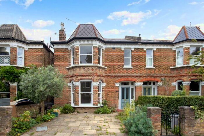 4 Bedroom Flat To Rent In Rylett Road, London, W12