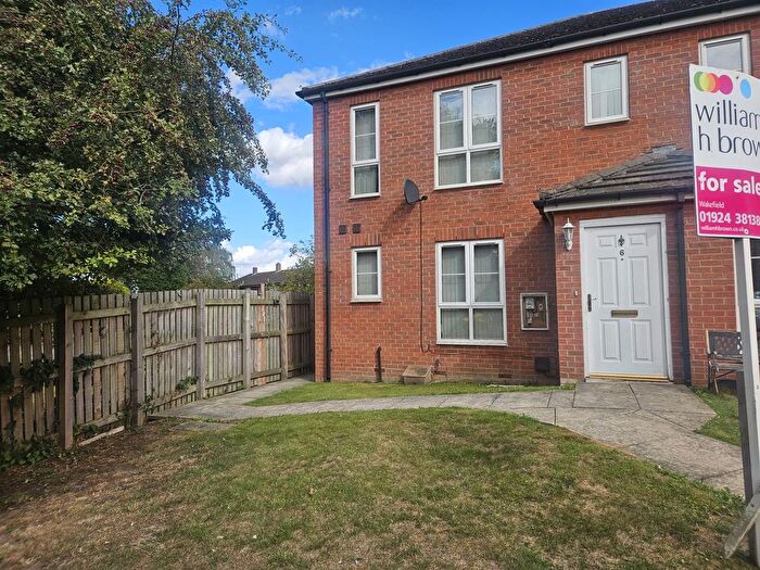 2 Bedroom Flat For Sale In Crofters Court, Havercroft, Wakefield, WF4