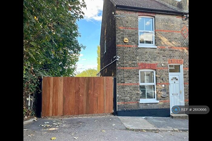 2 Bedroom End Of Terrace House To Rent In Castle Street, Greenhithe, DA9
