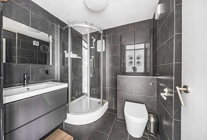 2 Bedroom Flat For Sale In Durdham Park, Bristol, Somerset, BS6